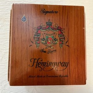 Cigar Box Hemingway Arturo Fuente Reserva Especial empty collectors item wooden